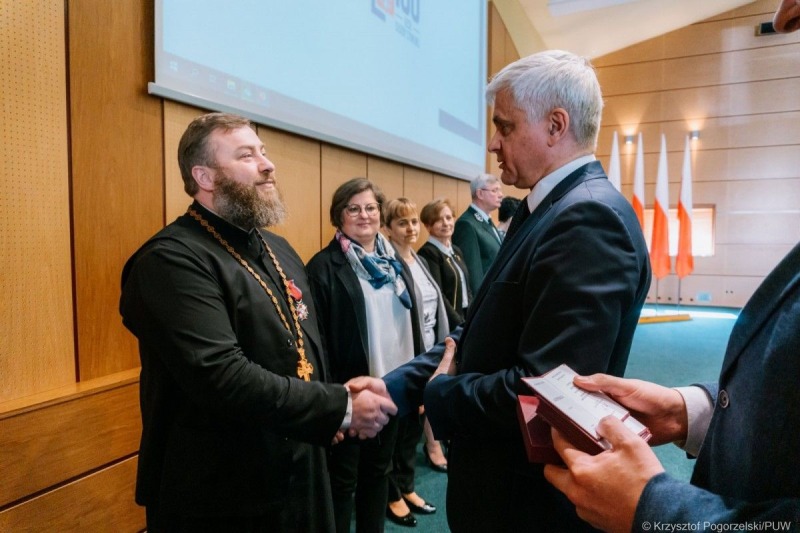 Srebrny Krzyż Zasługi dla kapelana administracji publicznej i samorządowej