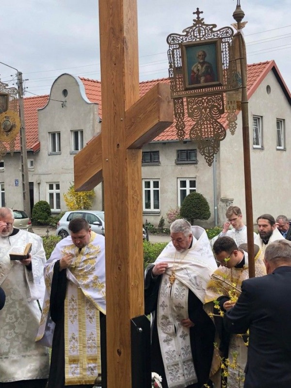 Krzyż upamiętniający 75 rocznicę tragicznej Akcji Wisła