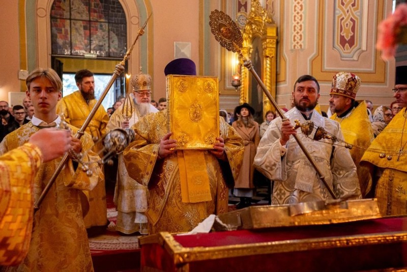 Święcenia diakońskie w warszawskiej katedrze
