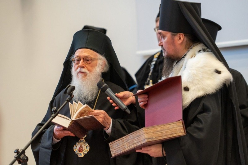 Życie w Chrystusie w wieloreligijnej społeczności globalnej