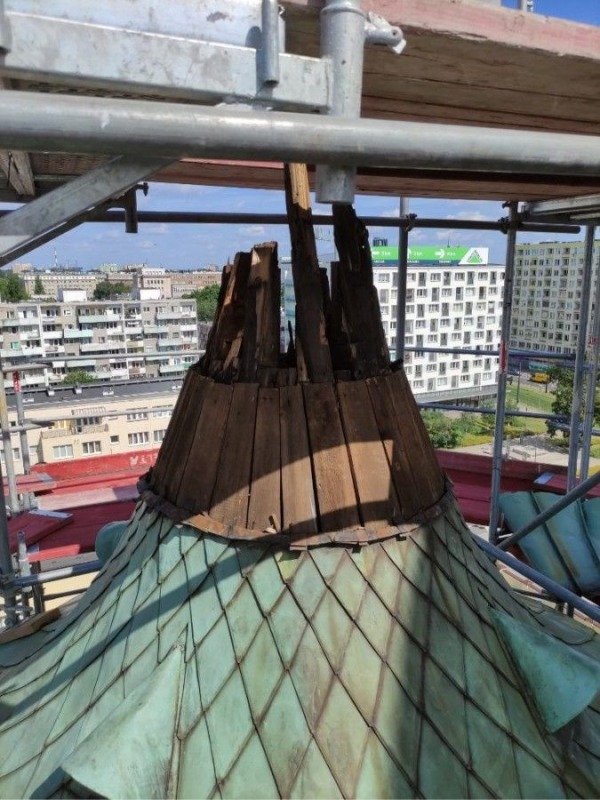 Półmetek remontu dachu katedry metropolitalnej