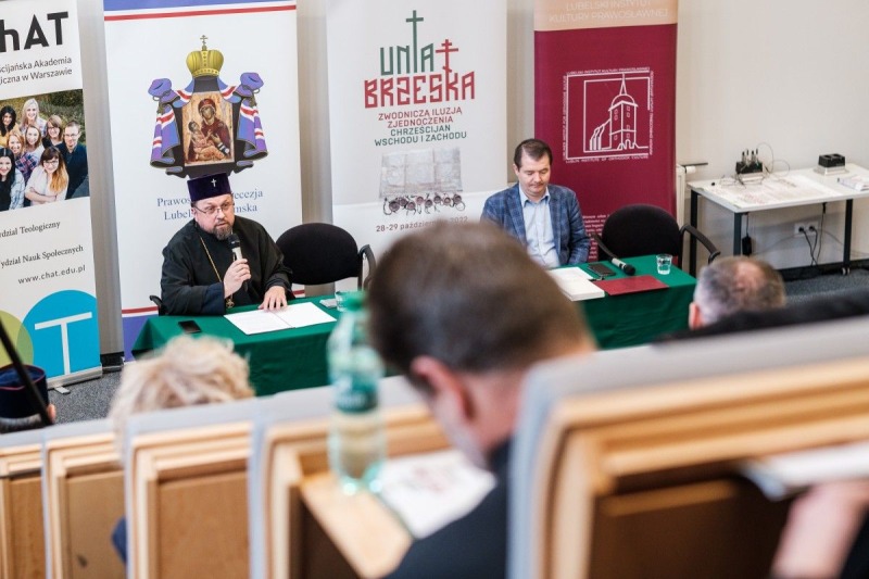Dążenia do jedności chrześcijan a obrona tożsamości eklezjalnej w perspektywie historycznej