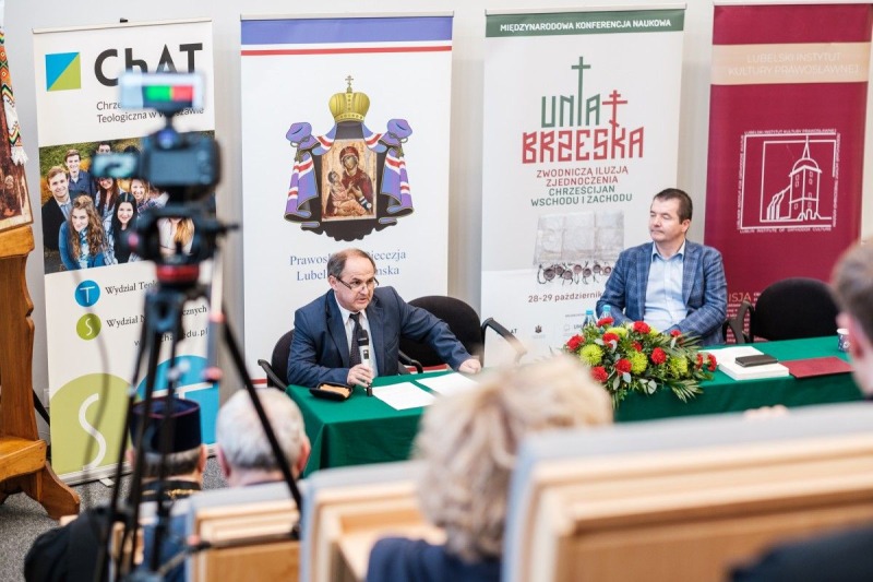 Dążenia do jedności chrześcijan a obrona tożsamości eklezjalnej w perspektywie historycznej