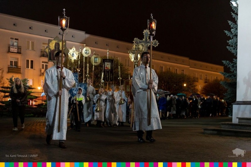 Święty Ogień z Jerozolimy dotarł do stolicy Podlaskiego