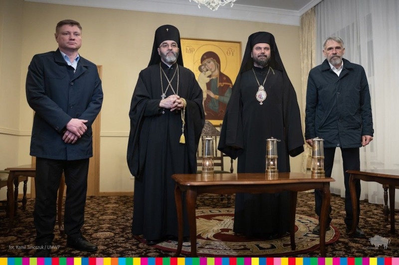 Święty Ogień z Jerozolimy dotarł do stolicy Podlaskiego