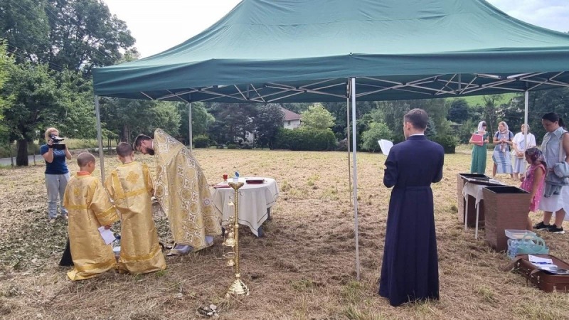 Pierwsza Liturgia Święta na działce parafii w Bielsku-Białej
