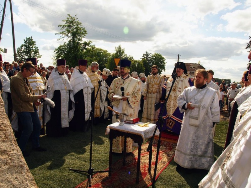 Poświęcenie jubileuszowego krzyża w Jabłecznej