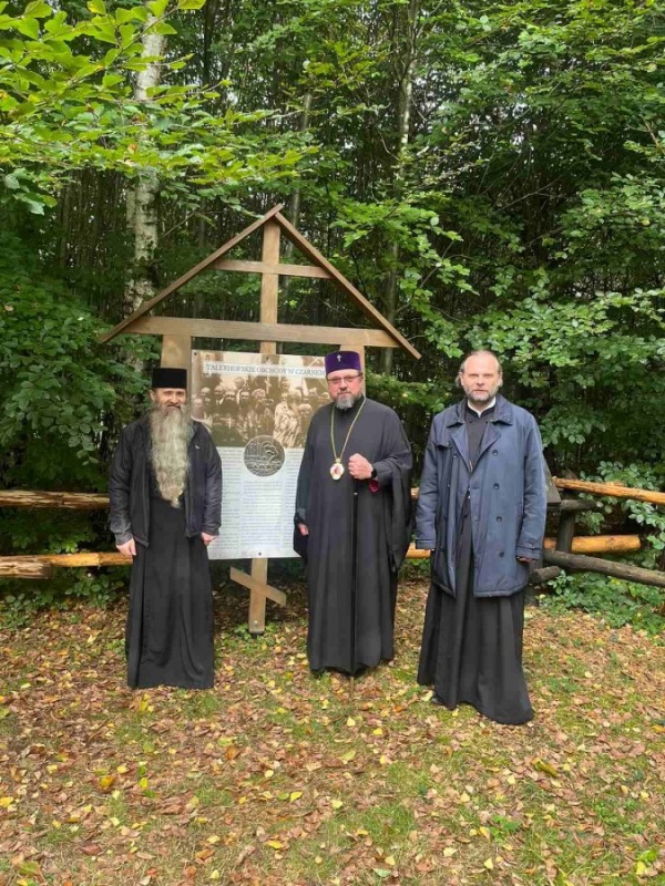 Modlitwa przy pomniku w Czarnem