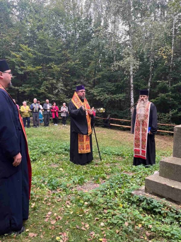 Modlitwa przy pomniku w Czarnem