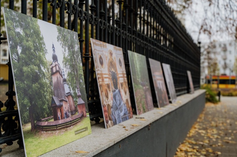 Plenerowa wystawa fotograficzna w Warszawie. 100 lat autokefalii. 1000 lat historii