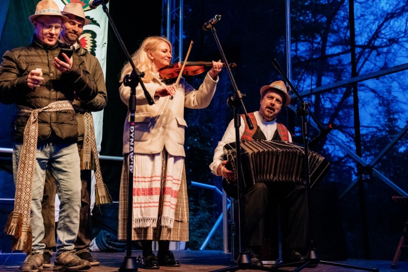 Magiczny wieczór w Puszczy Białowieskiej – Uczta Folklorystyczna w Topile