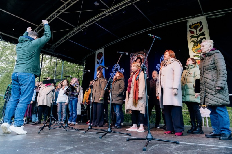 Magiczny wieczór w Puszczy Białowieskiej – Uczta Folklorystyczna w Topile