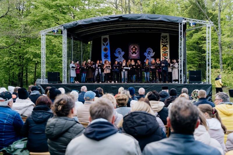 Magiczny wieczór w Puszczy Białowieskiej – Uczta Folklorystyczna w Topile