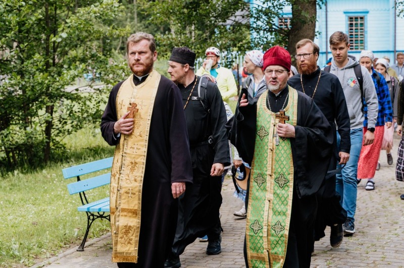Piesza pielgrzymka do monasteru w Jabłecznej