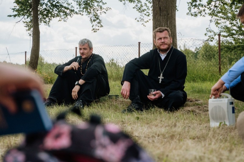 Piesza pielgrzymka do monasteru w Jabłecznej