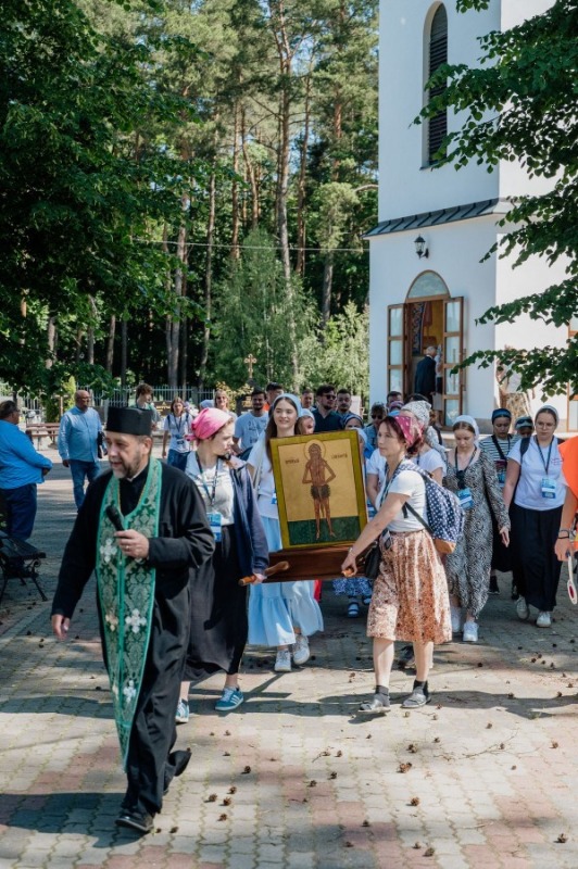 Piesza pielgrzymka do monasteru w Jabłecznej