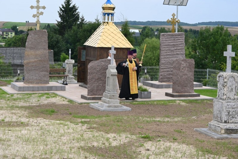 Panichida na cmentarzu w Typinie k. Tomaszowa Lubelskiego
