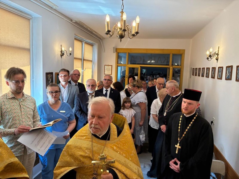 Ofiarowanie ikony św. Pantelejmona dla kaplicy szpitala w Hajnówce