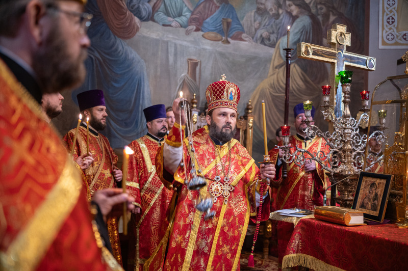 Obrzęd wyniesienia i podwyższenia św. Krzyża w stołecznej katedrze