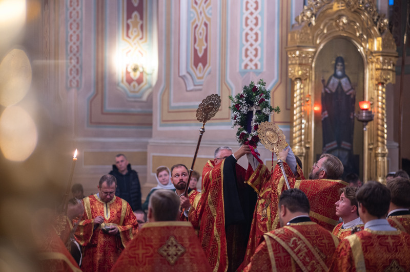 Obrzęd wyniesienia i podwyższenia św. Krzyża w stołecznej katedrze