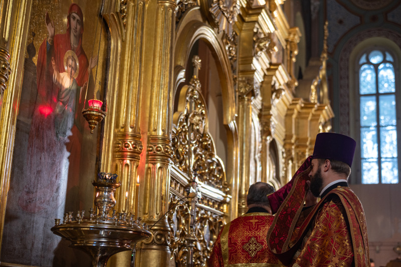 Obrzęd wyniesienia i podwyższenia św. Krzyża w stołecznej katedrze