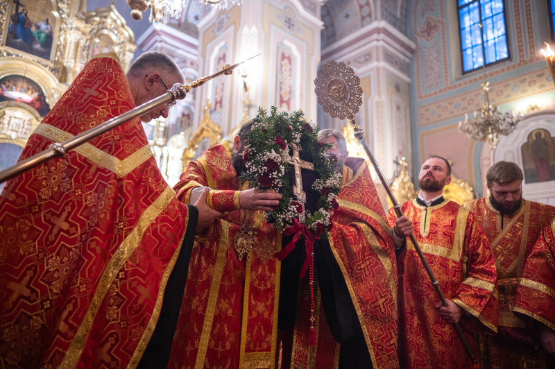 Obrzęd wyniesienia i podwyższenia św. Krzyża w stołecznej katedrze