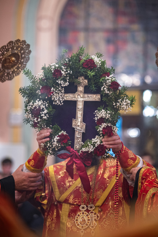 Obrzęd wyniesienia i podwyższenia św. Krzyża w stołecznej katedrze