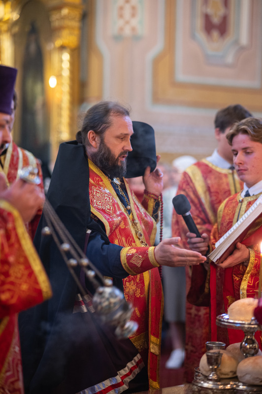 Obrzęd wyniesienia i podwyższenia św. Krzyża w stołecznej katedrze