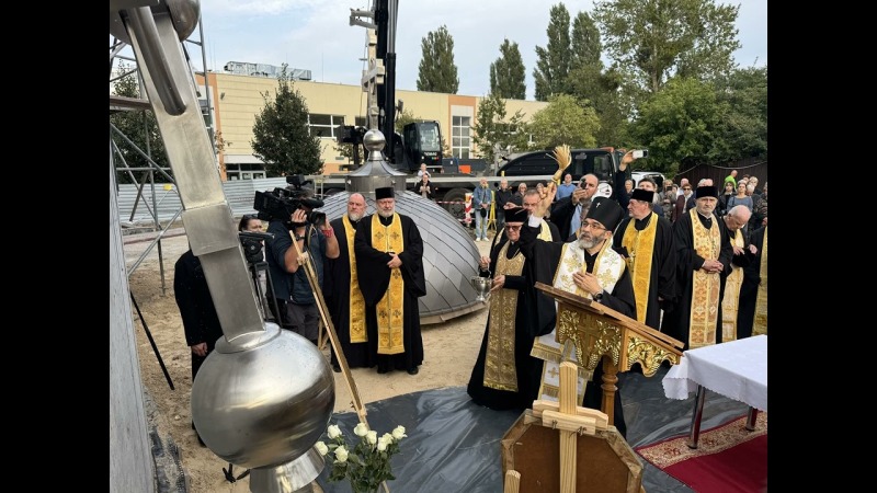 Poświęcenie krzyża na kopułę cerkwi św. Atanazego Brzeskiego w Białymstoku