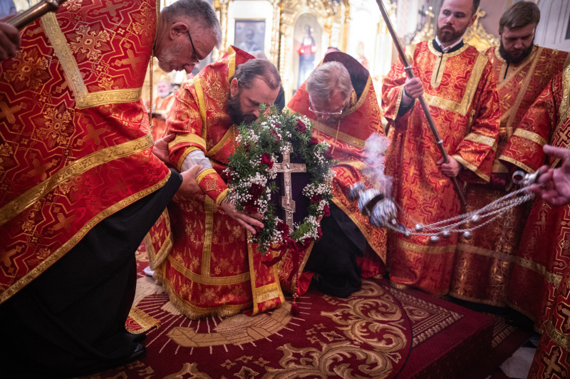 Obrzęd wyniesienia i podwyższenia św. Krzyża w stołecznej katedrze