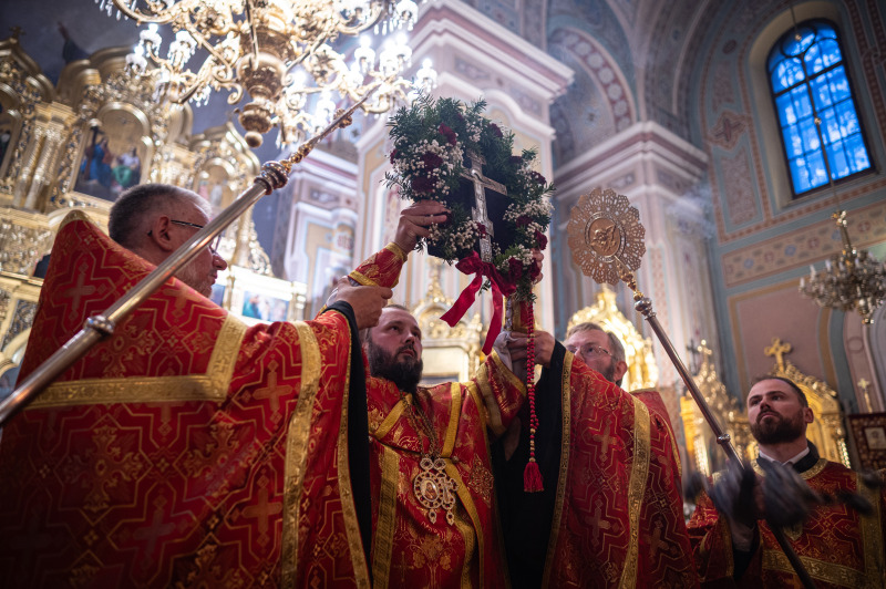 Obrzęd wyniesienia i podwyższenia św. Krzyża w stołecznej katedrze