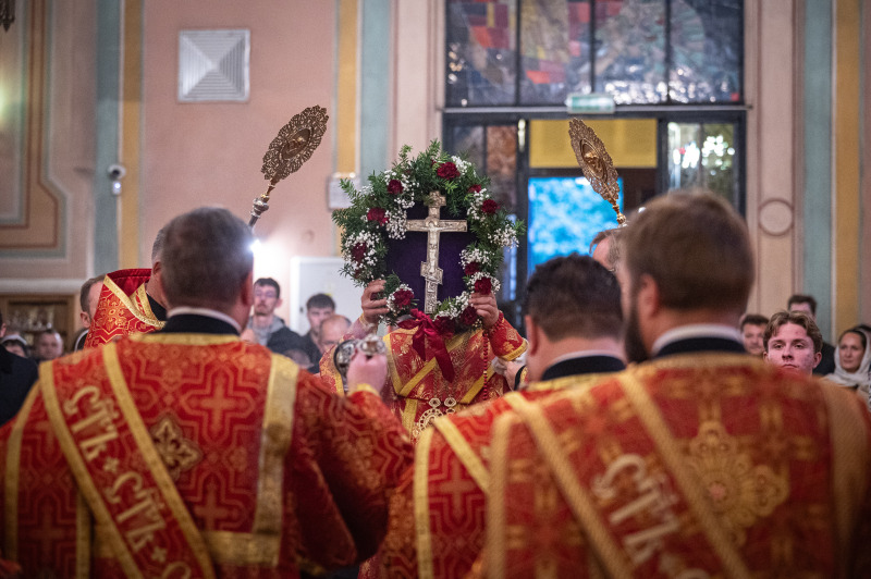 Obrzęd wyniesienia i podwyższenia św. Krzyża w stołecznej katedrze