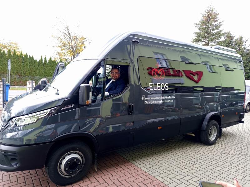 Poświęcenie autobusu dla Eleosu w Gładyszowie